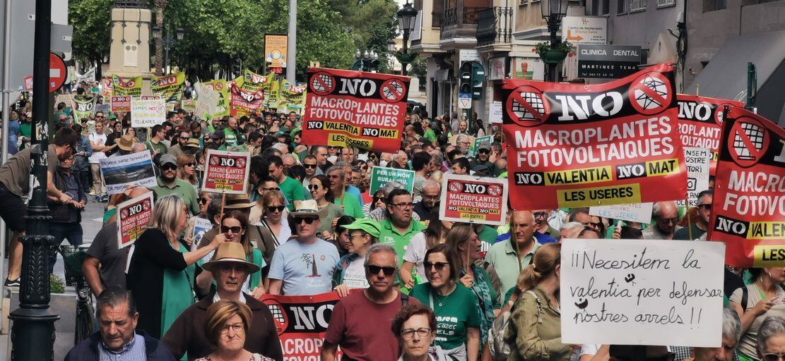 Manifestación por un mundo rural vivo en Castelló