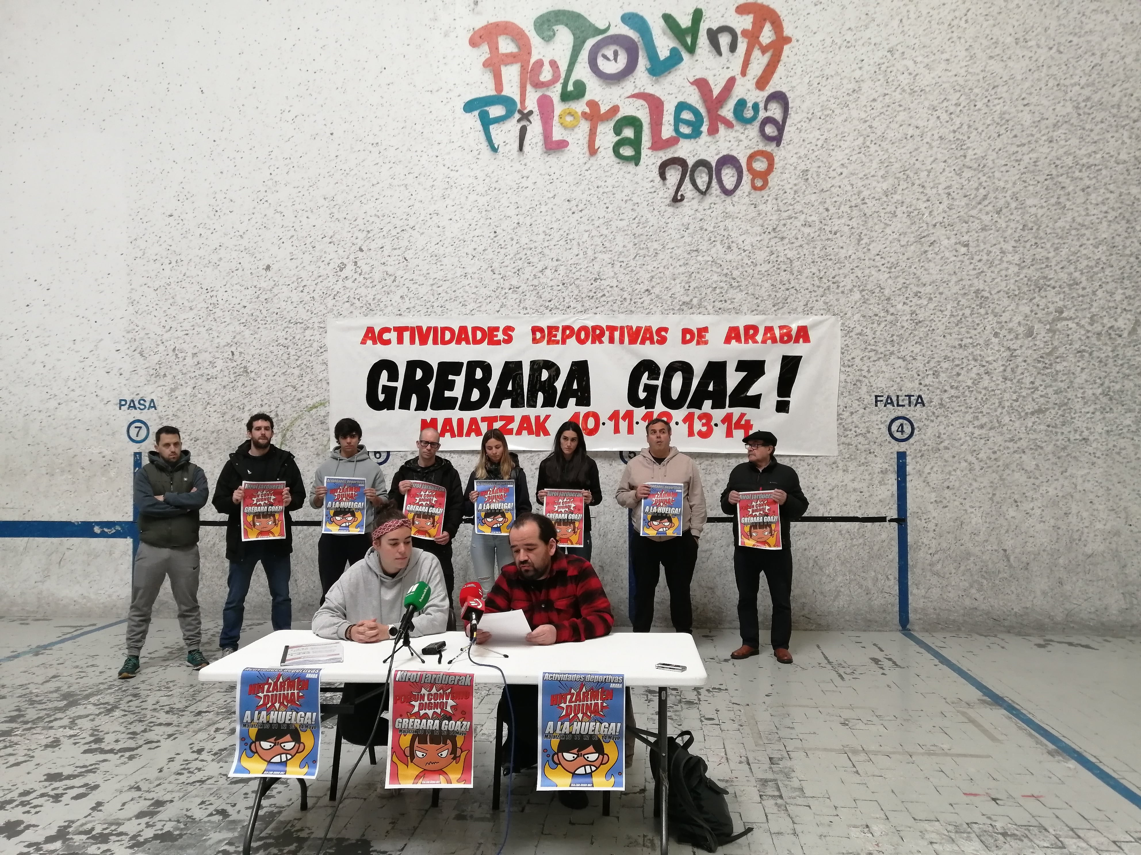 Representantes del colectivo de socorristas y monitores deportivos han explicado las razones de la huelga