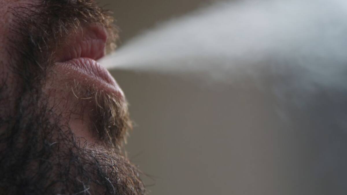 Entra en vigor la prohibició de fumar al carrer sense la distància de 2 metres