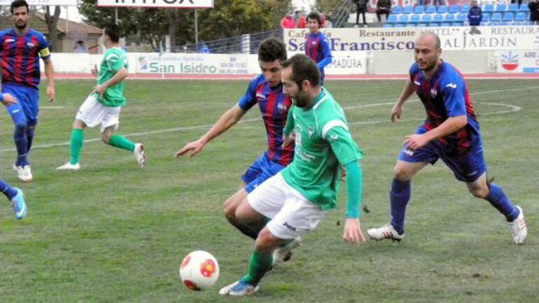 Los serones y azulgranas en un partido de Tercera