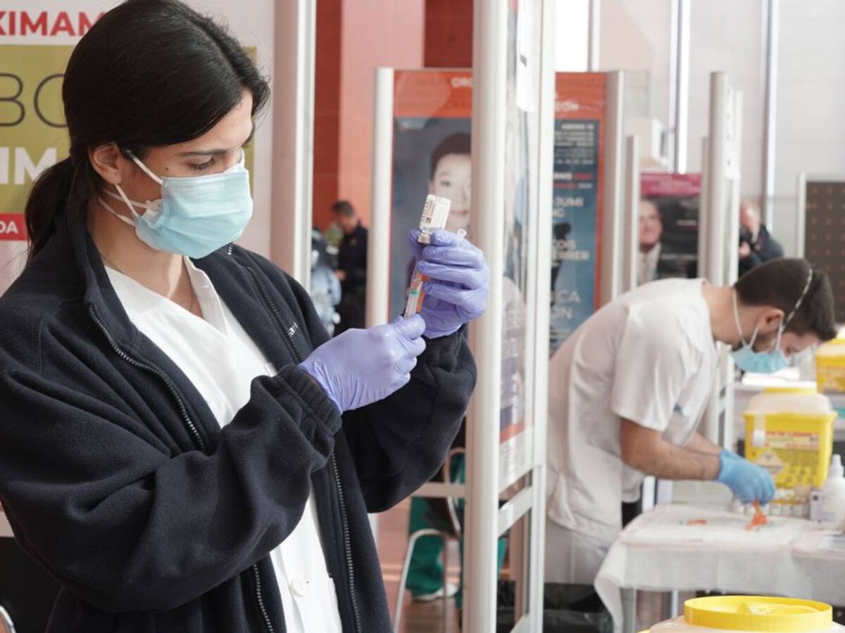 El contundente hilo de Twitter que muestra el poder de las vacunas: ningún inmunizado ingresó en la UCI