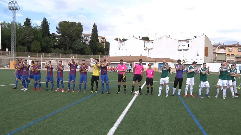 Jugadores del Iliturgi CF 2016 y el Úbeda Viva antes del partido