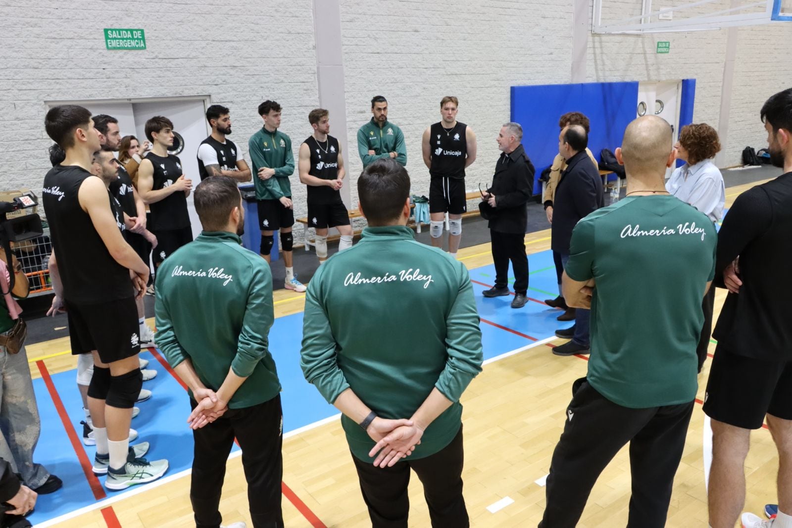 Unicaja Costa de Almería y Cáritas Diocesana de Almería harán más especial el clásico del voleibol español.