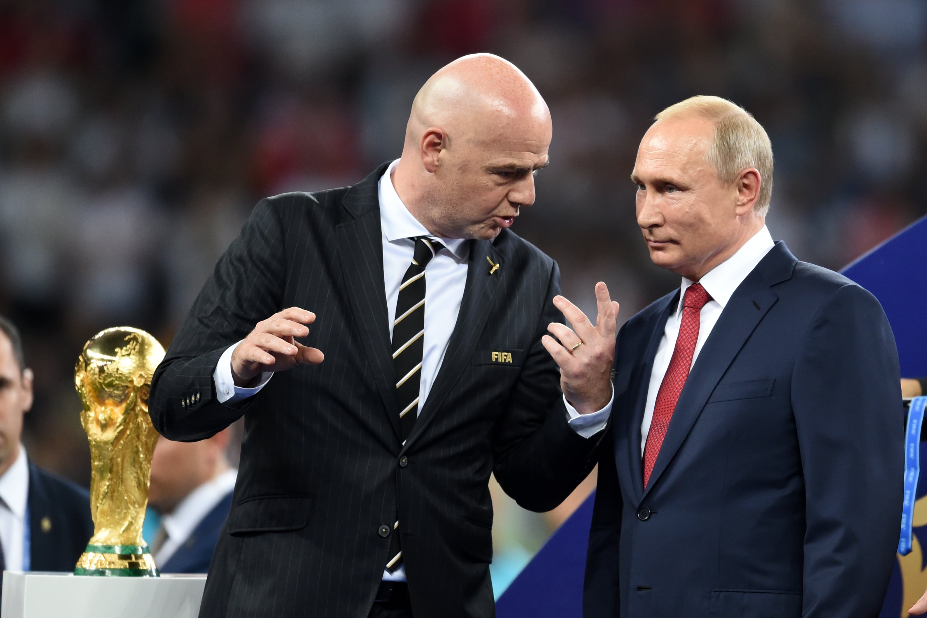 Gianni Infantino y Vladimir Putin después de la final del Mundial de Rusia de 2018