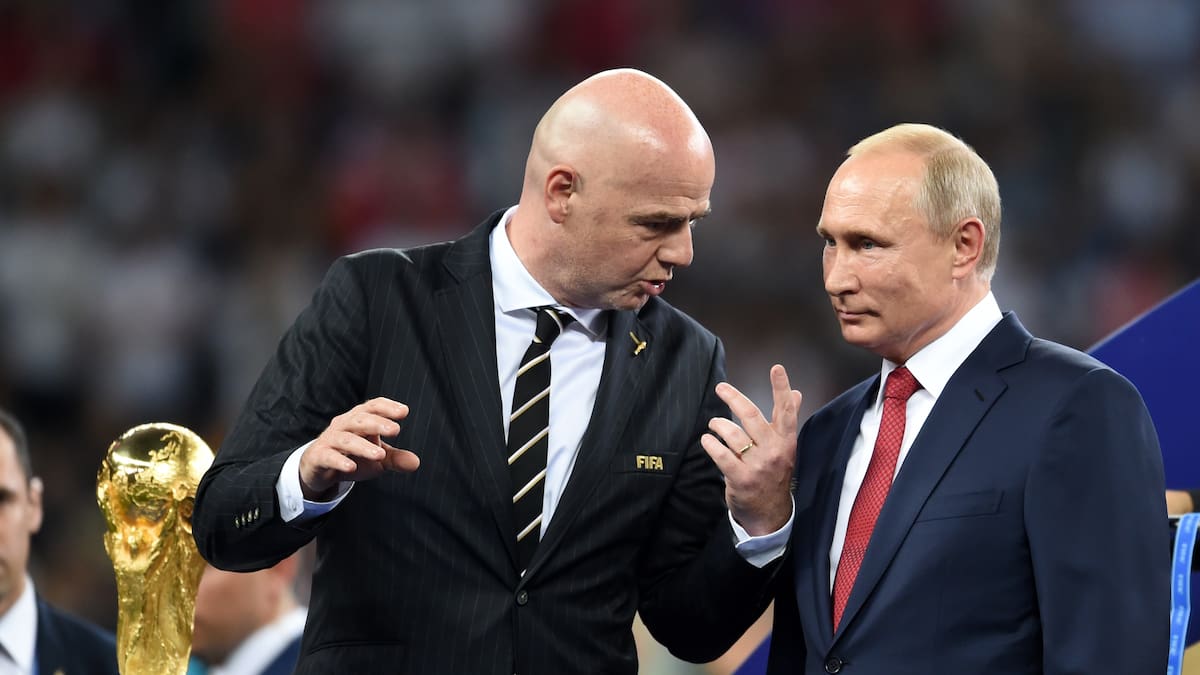 Infantino defiende que los equipos rusos vuelvan a jugar y despierta la indignación del gobierno de Ucrania