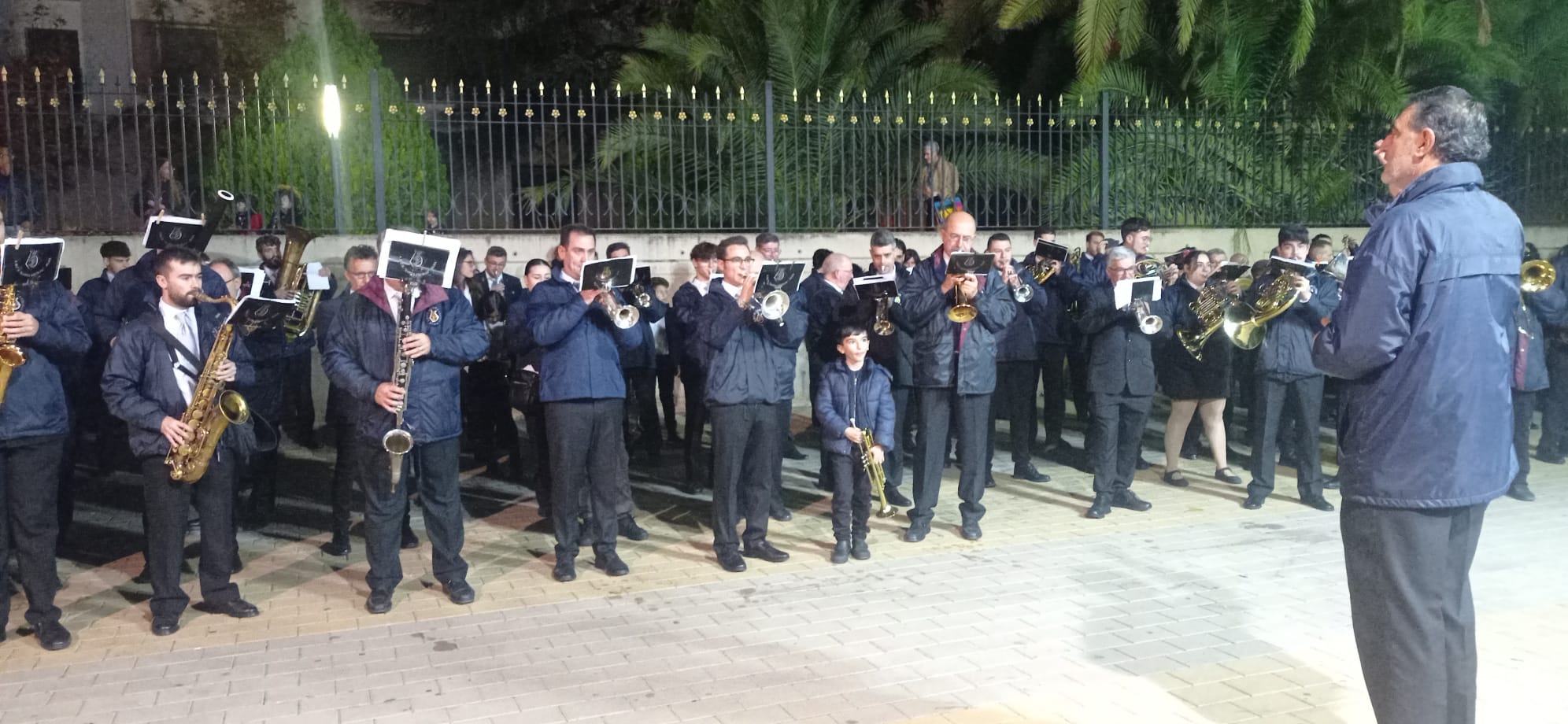 La banda Santa Cecilia tocando en la clausura del acto