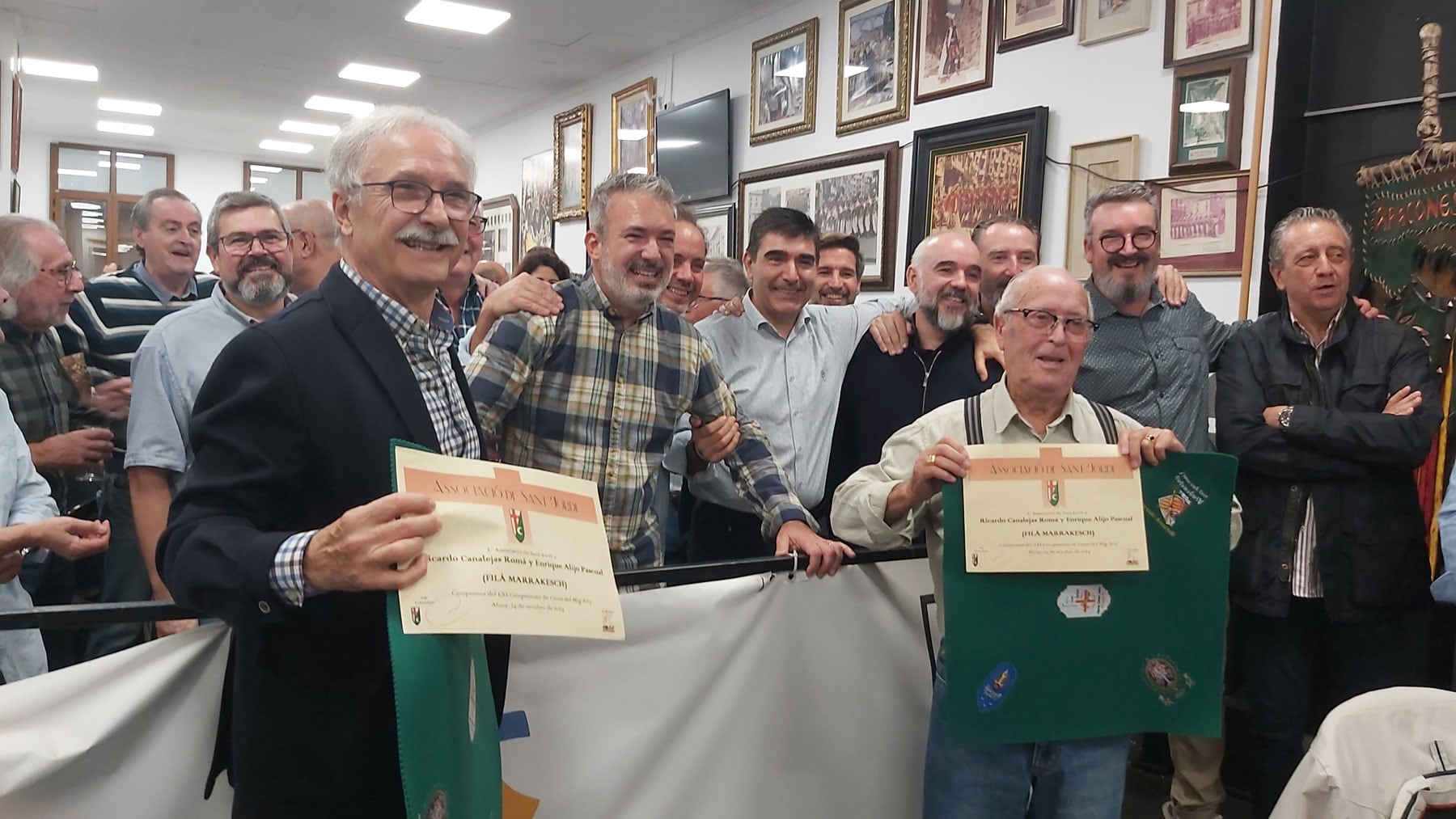 Ricardo Canalejas y Enrique Alijo, con compañeros de la Filà Marrakesch