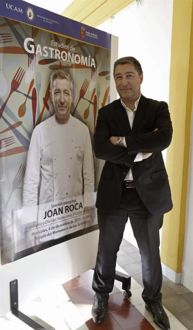 El chef Joan Roca, propietario El Celler de Can Roca, momentos antes de pronunciar el discurso inaugural de los estudios de Grado de Gastronomía que se imparte en la Universidad Católica San Antonio de Murcia, UCAM.