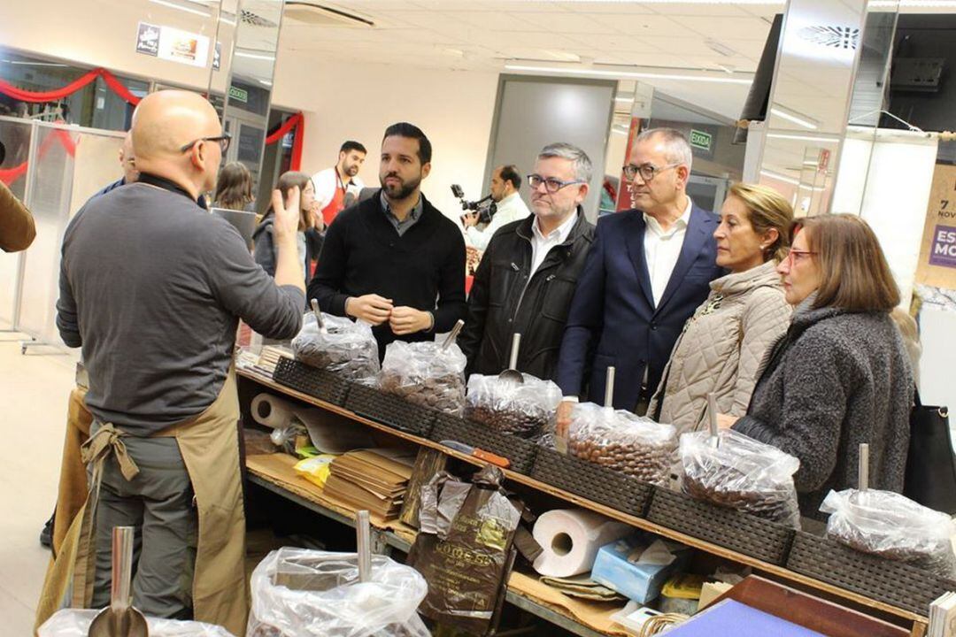 Una de las ferias de la primera Fira Mercat de Gandia 