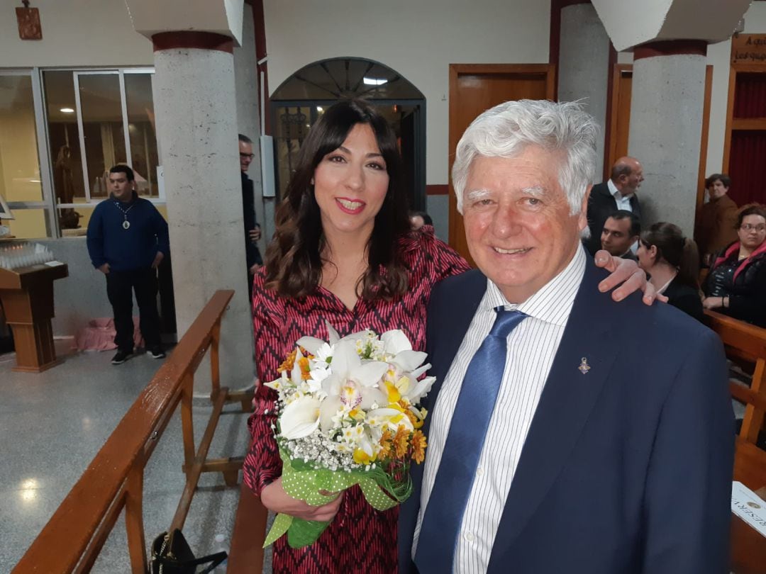 Mariola Galiana, edil de fiestas, junto a Manuel Rodríguez en el día de su pregón de San Agatángelo