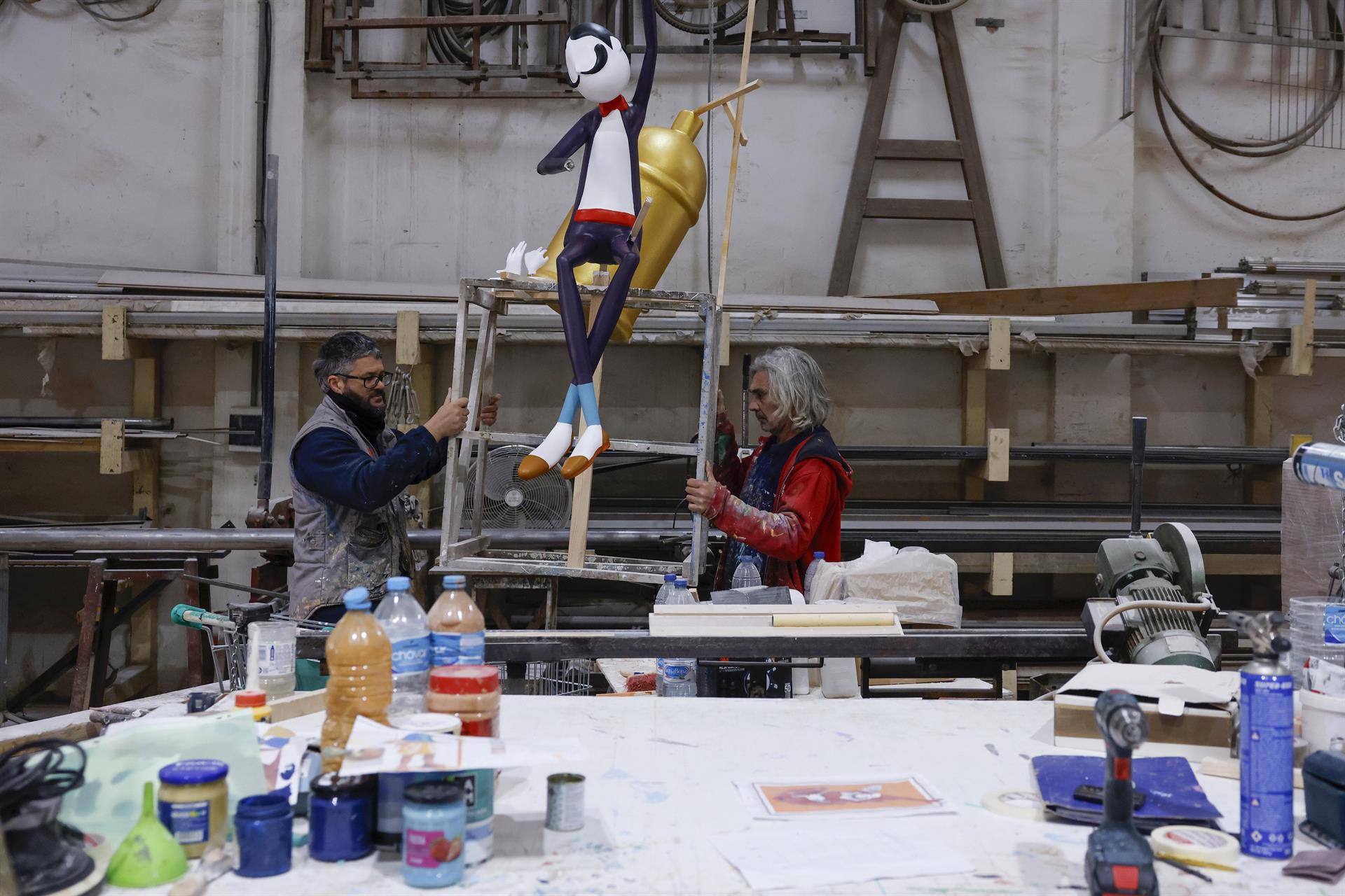 Imagen de un taller de la Ciudad del Artista Fallero de València