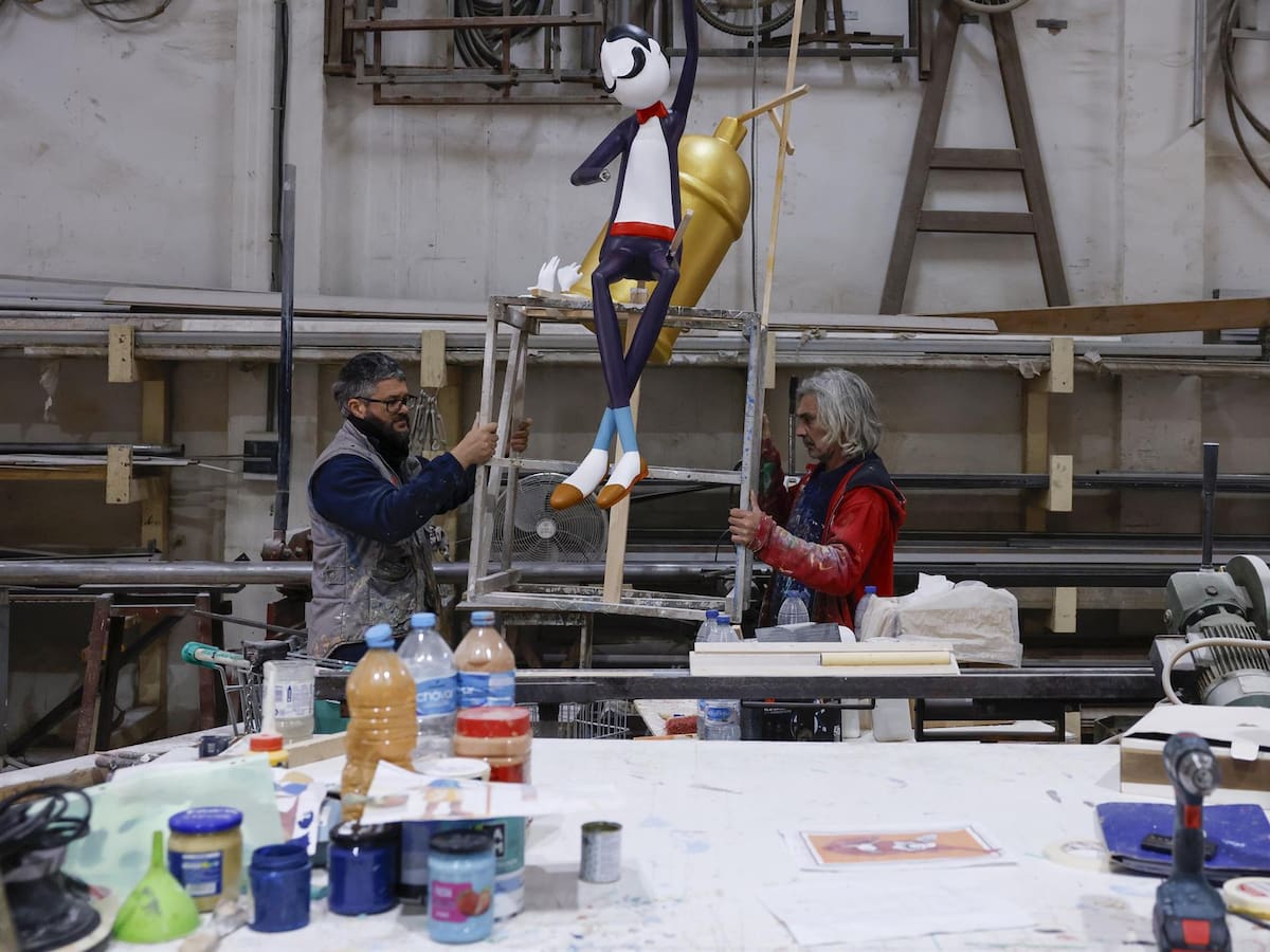 Ayuntamiento de València y artistas falleros censuran las inspecciones laborales a días de la 'plantà': "Hay otros 11 meses"