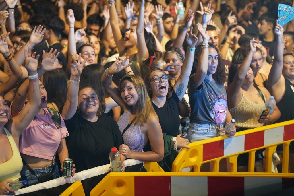 Els assistents van gaudir d'una nit plena de música.