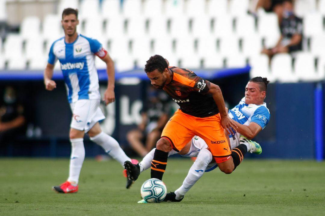 Francis Coquelin of Valencia and Jonathan Silva of Leganesin action during the Liga match between CD Leganes and Valencia CF at Municipal Butarque Stadium on July 12, 2020 in Leganes, Madrid, Spain. 
 
 12-07-2020 ONLY FOR USE IN SPAIN