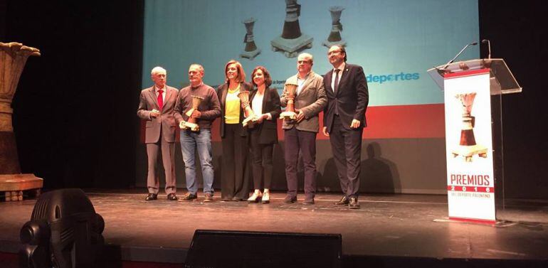 Foto de familia de los galardonados