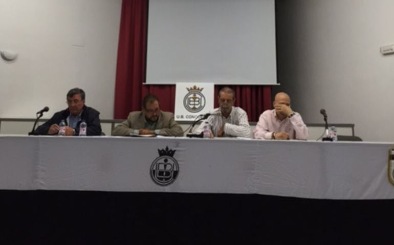 Mesa presidencial de la asamblea celebrada este martes