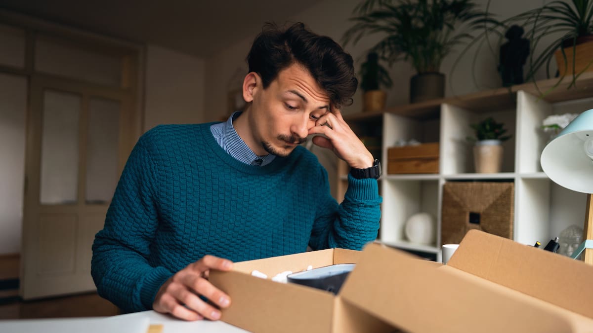 Recibe un paquete vacío y nadie se hace responsable: los consejos de un experto para reclamar el dinero