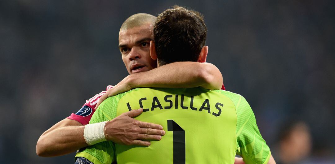 Pepe e Iker Casillas, durante la etapa de ambos en el Real Madrid