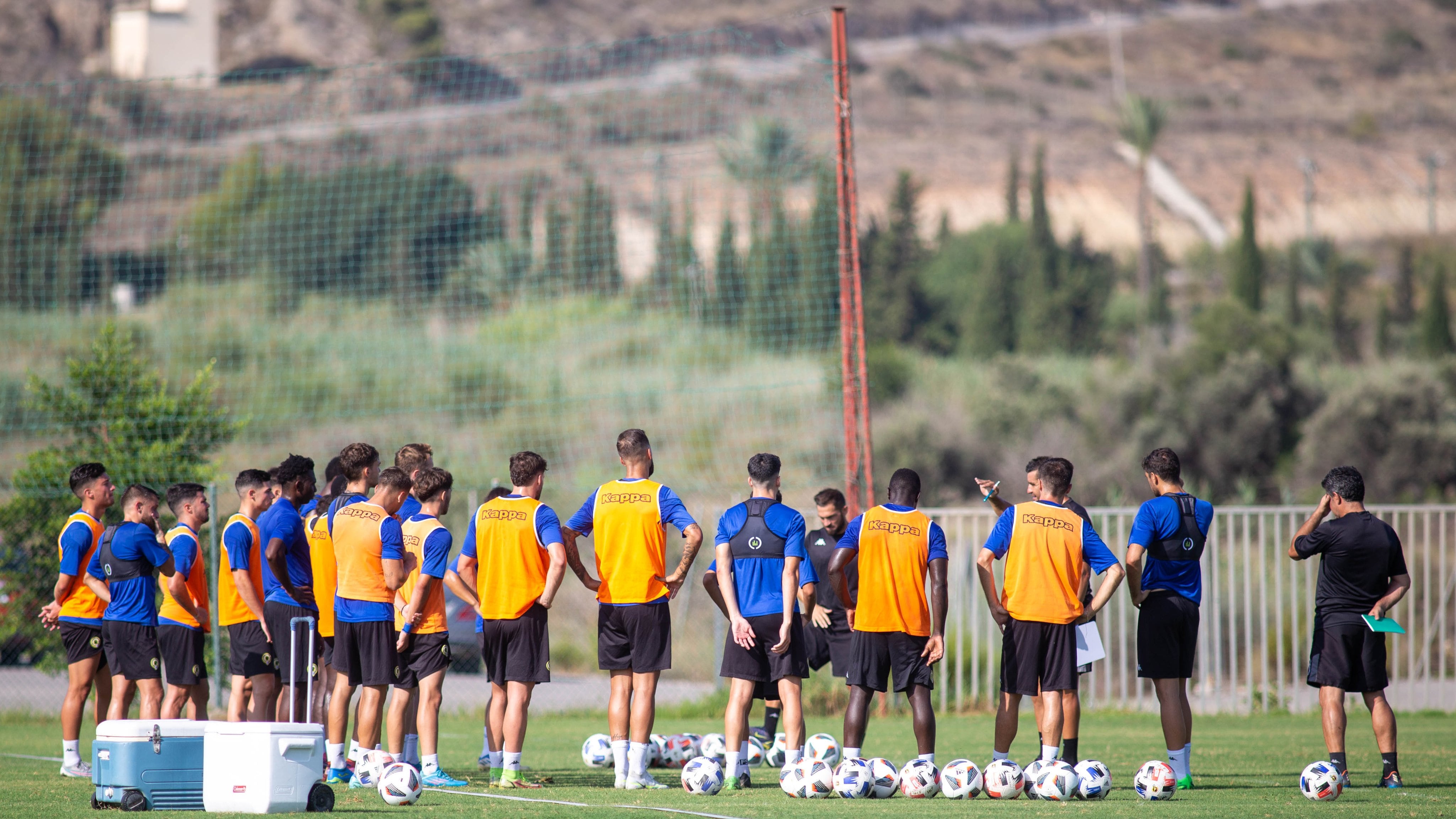 La plantilla del Hércules en las instalaciones de Fontcalent