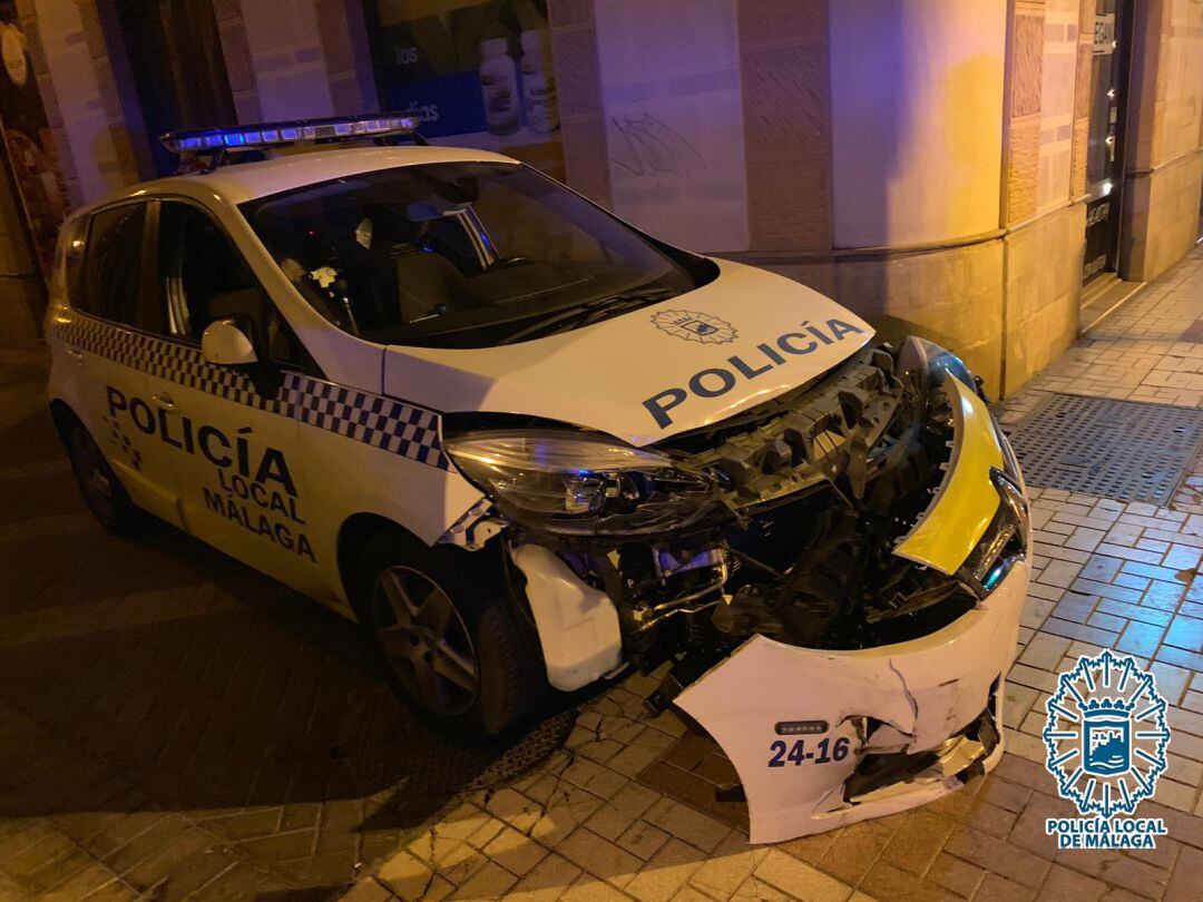 Así quedó el coche embestido por la detenido en Málaga