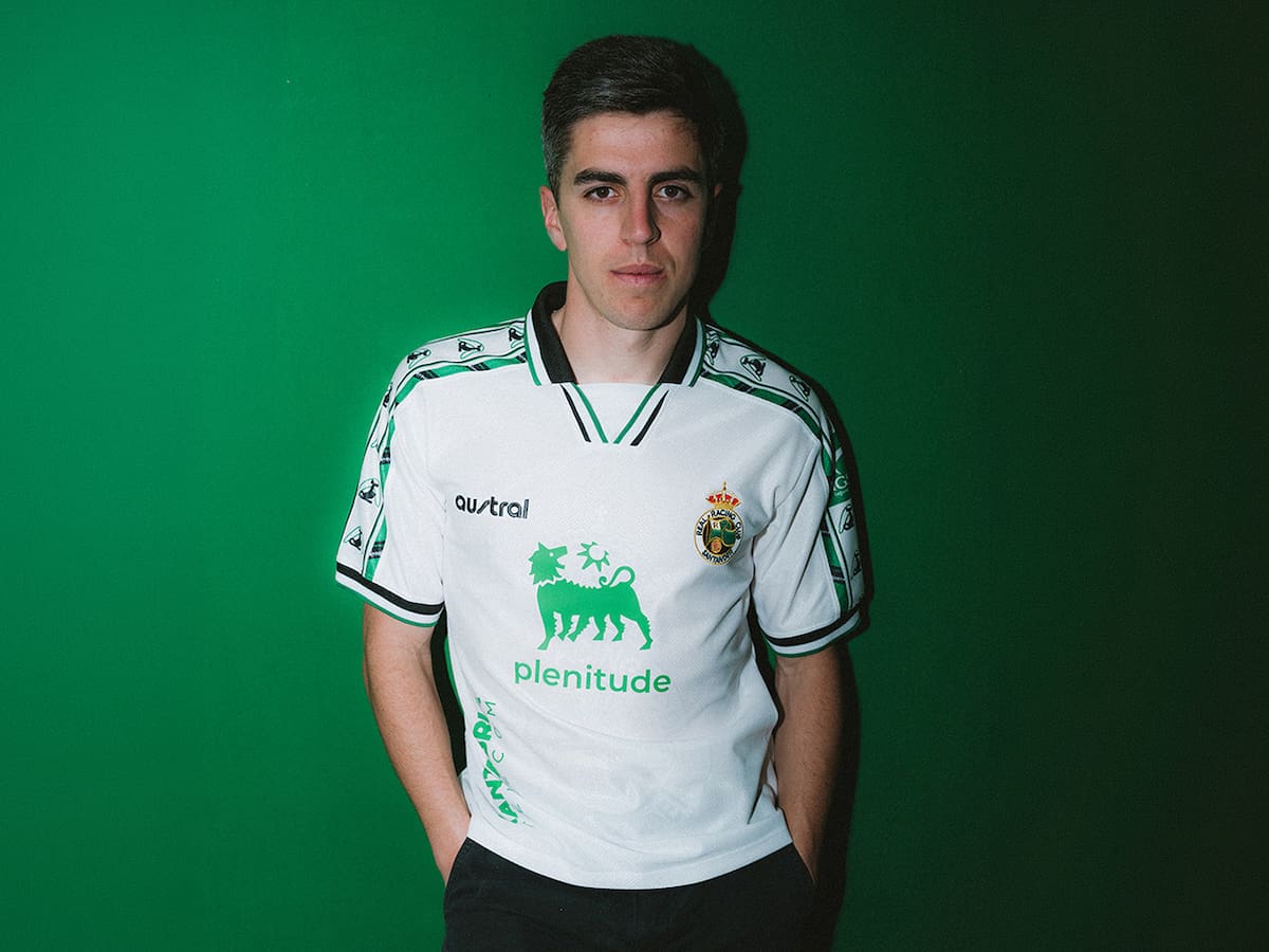 El Racing agota las existencias de su camiseta retro en menos de una hora
