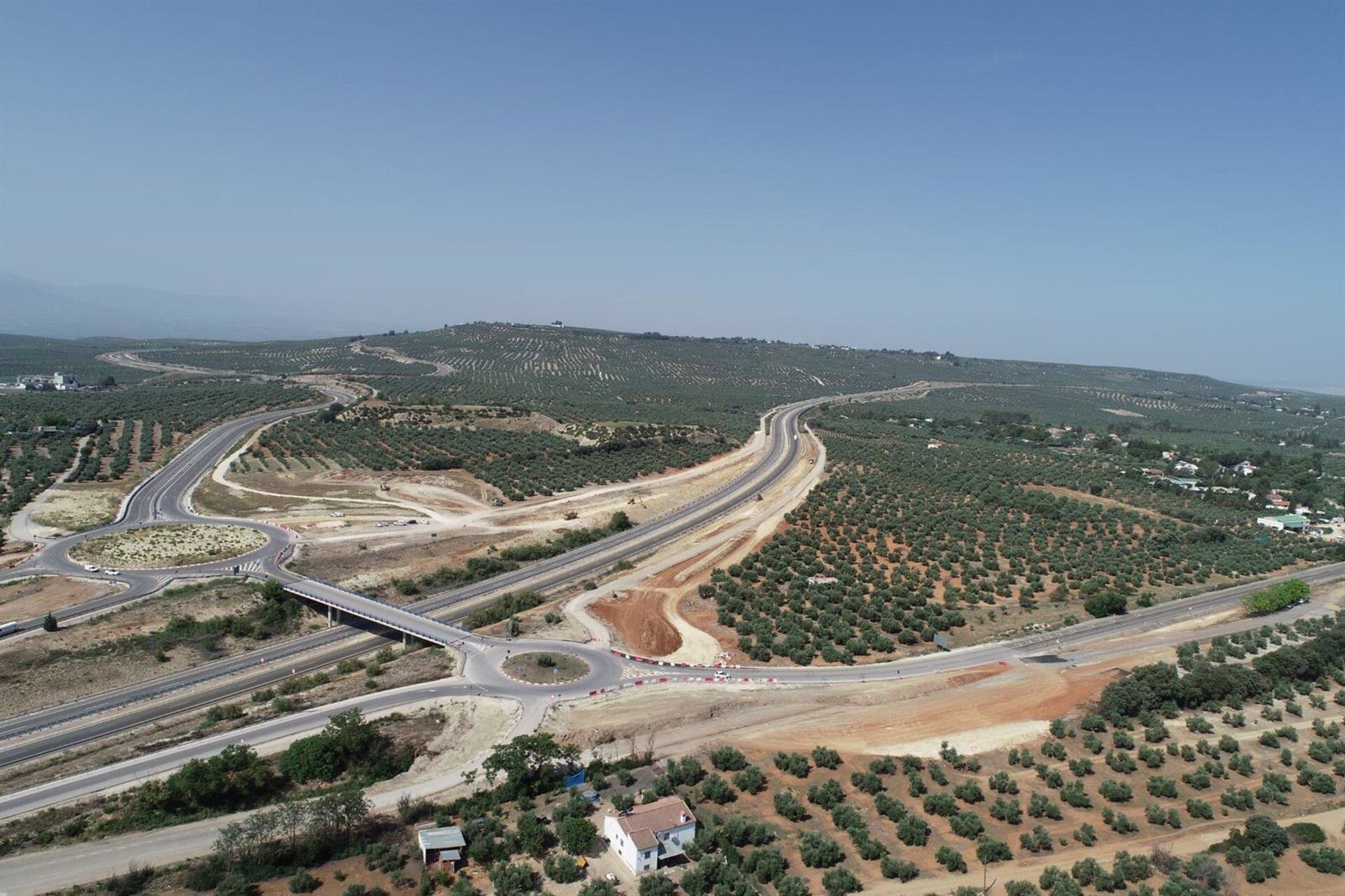 Entra en servicio el nuevo enlace de acceso a Baeza entre la A-32 y la autovía de Olivar