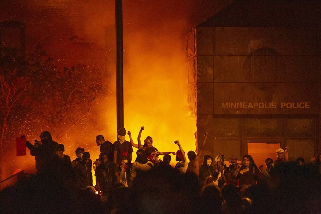 Tercer día de protestas en Minneapolis tras la muerte de George Floyd