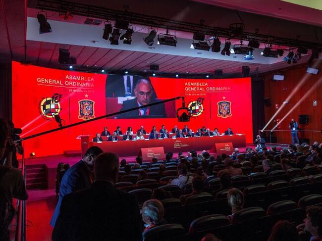 Imagen de la asamblea donde se han sorteado los calendarios