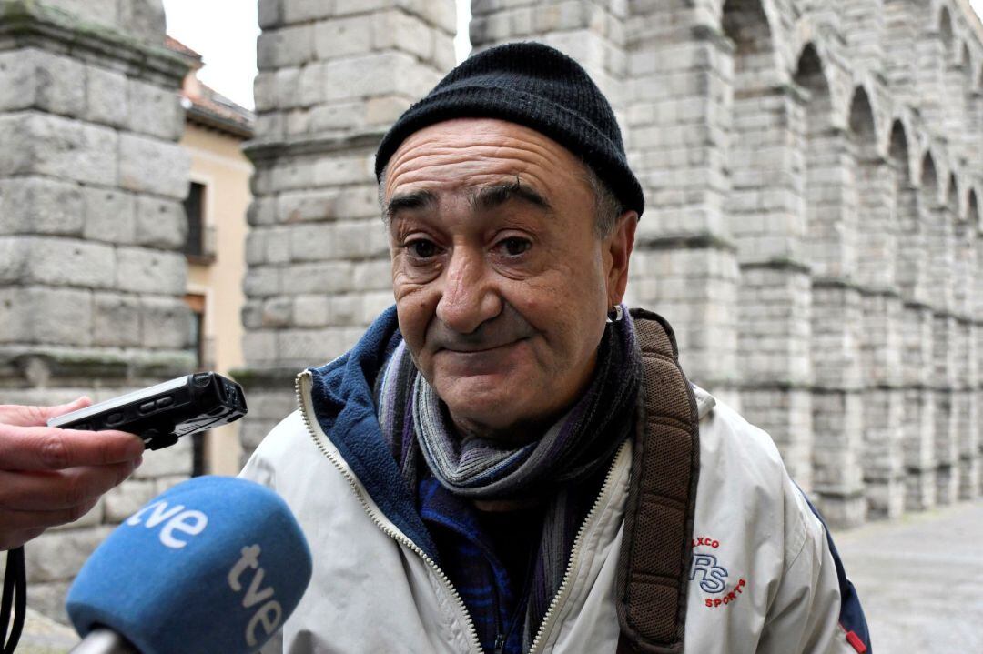  El Juzgado de lo Penal Nº 1 de Segovia acoge la vista en la que se juzga al profesor valenciano Vicente Belenguer (c), a su llegada al juzgado, como supuesto autor de un delito de incitación al odio por el mensaje que escribió en las redes sociales tras la muerte del torero Víctor Barrio.- 