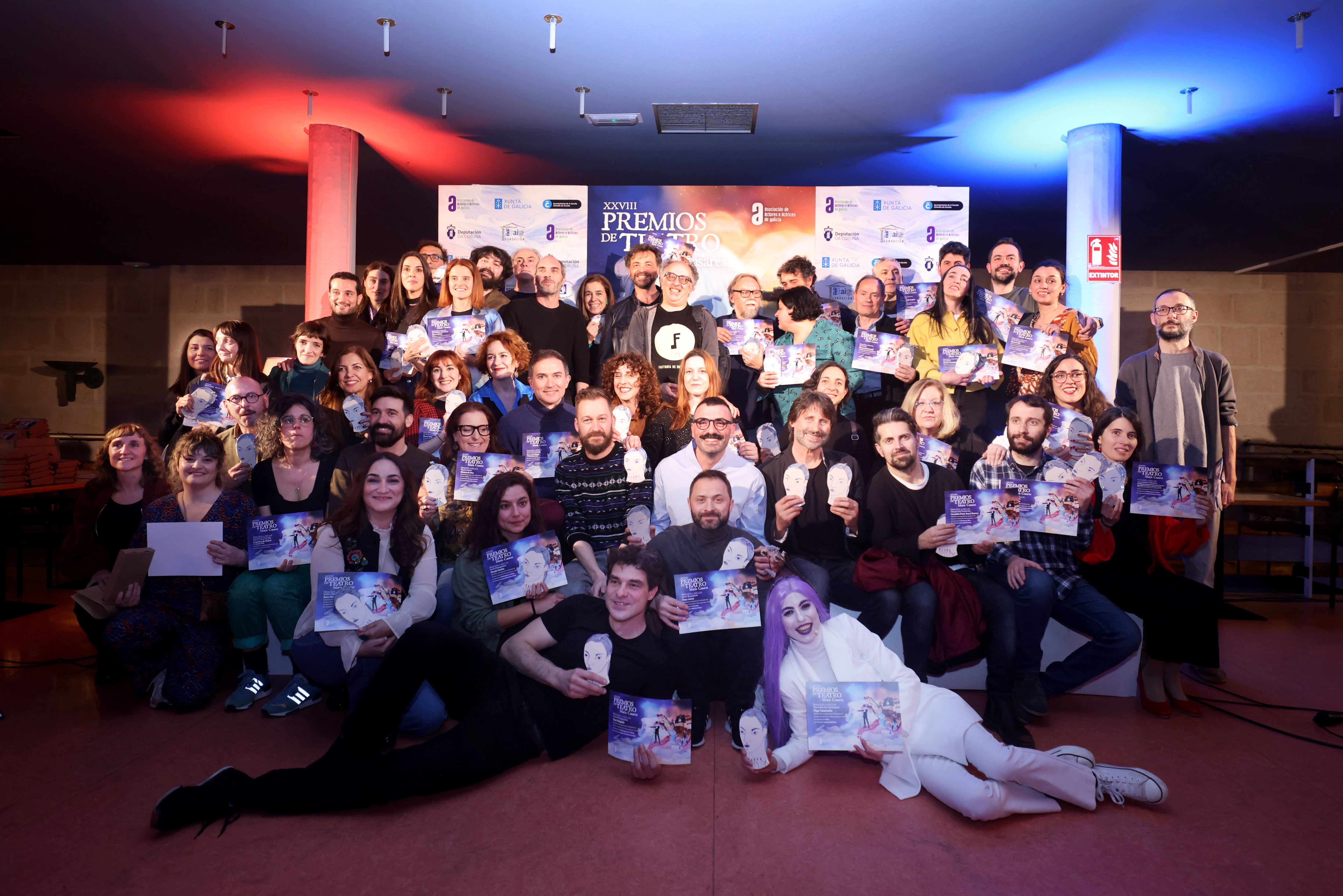 LA CORUÑA, 21/02/2024.- Foto de familia de los finalistas de los XXVIII Premios de Teatro María Casares, hoy martes en A Coruña. Un total de 19 espectáculos competirán como finalistas por hacerse con alguno de los 16 galardones que se entregarán durante la gala de los XXVII Premios de Teatro María Casares, que se celebra el 21 de marzo en el teatro Rosalía Castro de A Coruña. EFE/La Diapo/AAAG ***SÓLO USO EDITORIAL / SÓLO DISPONIBLE PARA ILUSTRAR LA NOTICIA QUE ACOMPAÑA (CRÉDITO OBLIGATORIO)***
