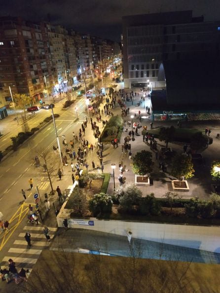 Decenas de personas salen a las calles tras los temblores en Granada