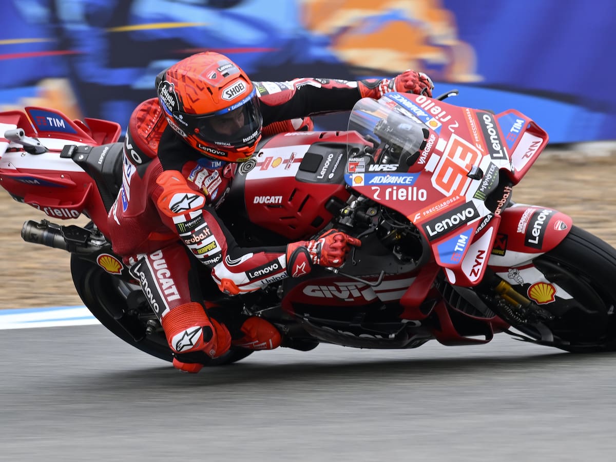 Marc Márquez se despide del Gran Premio de Jerez tras sufrir una caída en la segunda vuelta