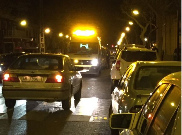 Una ambulancia acudió al lugar del atropello.