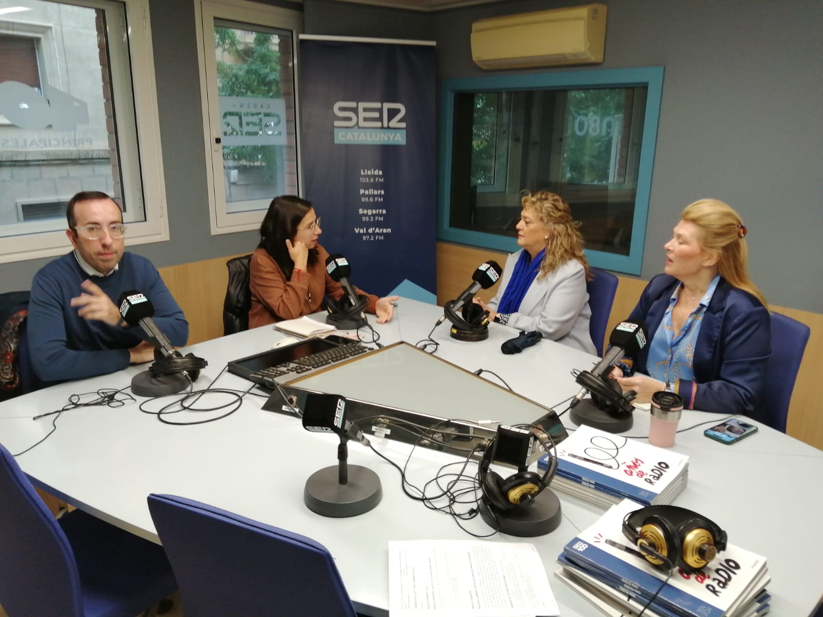 Tertúlia de regidors de la Paeria a l&#039;Aquí Lleida de Ràdio Lleida, amb Xavi Palau del PP; Jordina Freixanet, d&#039;ERC; Violant Cervera de Junts i  Begoña Iglesias del PSC.