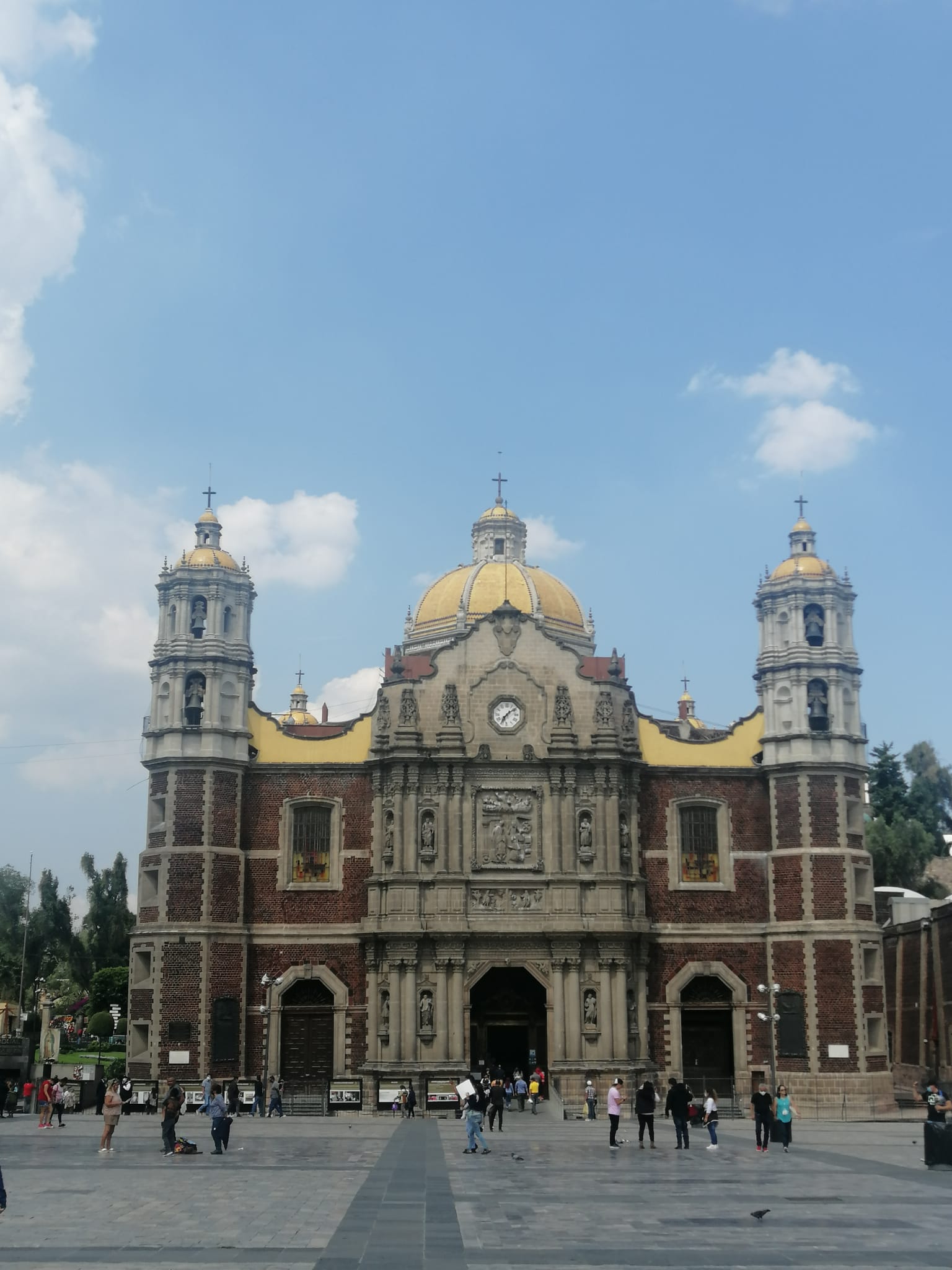 Aquí puedes conocer la popular Virgen de Guadalupe, en las faldas del cerro del Tepeyac, Ciudad de México