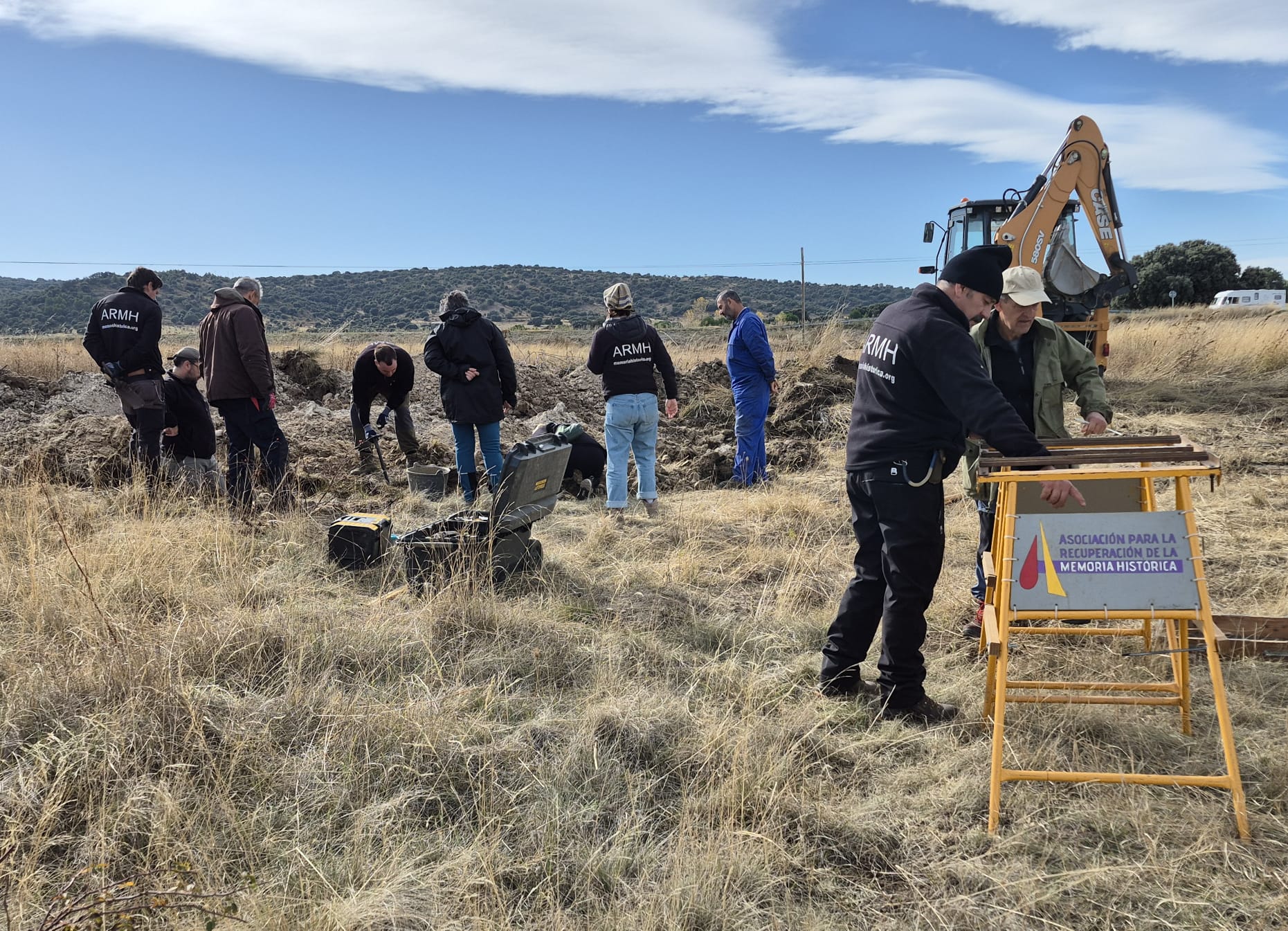 La Asociación para la Recuperación de la Memoria Histórica (ARMH) hace excavaciones en la finca La Fresneda, en el término municipal de Vegas de Matute (Segovia)