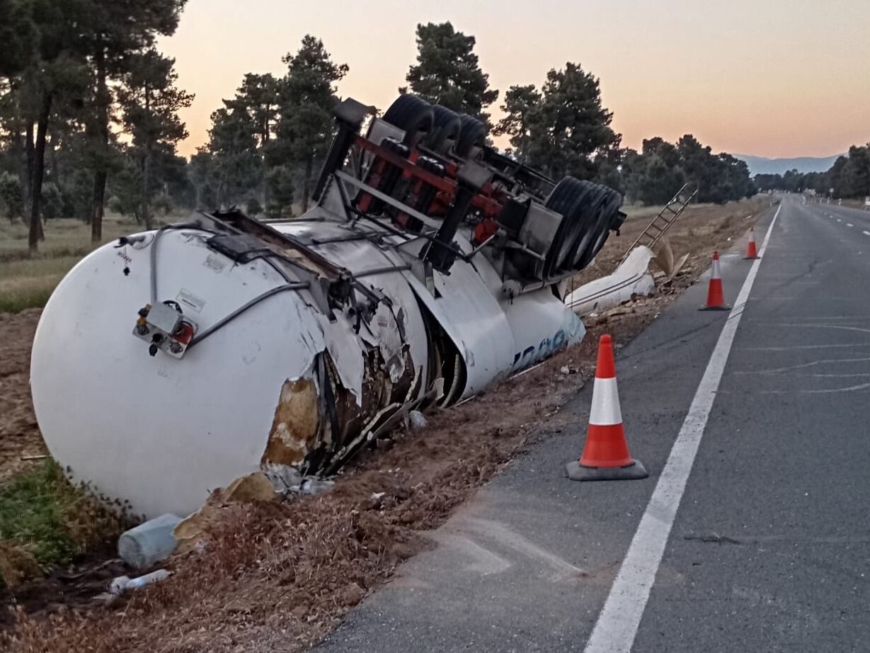 Un herido en el vuelco de un camión cerca de Santa María la Real de Nieva