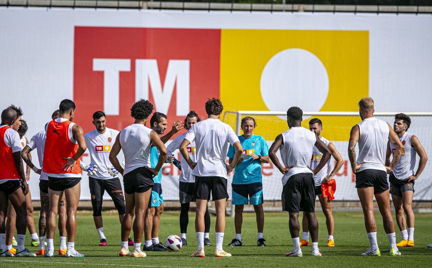 El Valencia CF entrenando en la Ciudad Deportiva