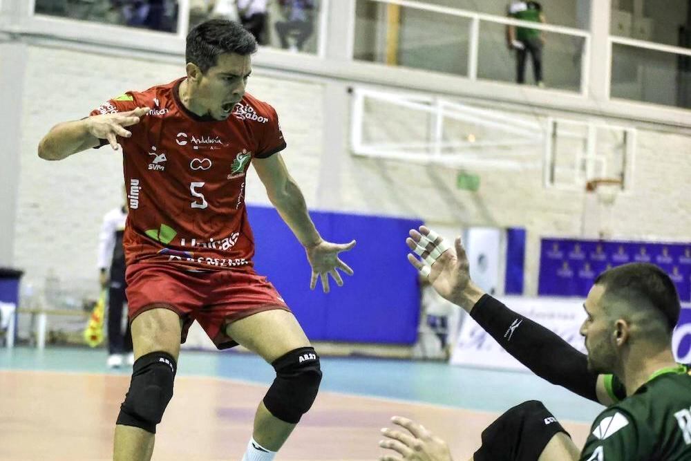 El líbero murciano espera una temporada repleta de logros.