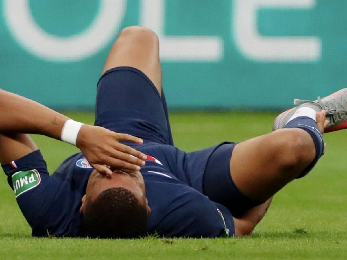 Mbappé sufre un fuerte esguince de tobillo y es duda para la Champions