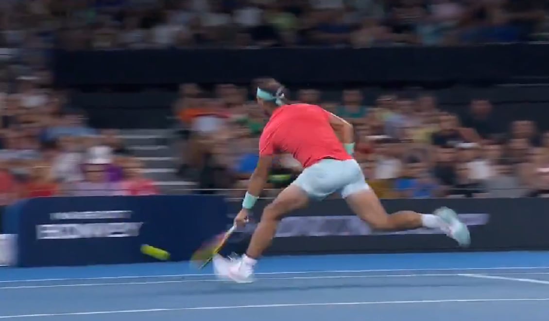 Rafael Nadal anota un punto en los cuartos de final del ATP 250 Brisbane contra Jordan Thompson. @MovistarTenis