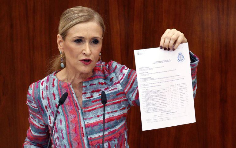 La presidenta madrileña, Cristina Cifuentes, comparece en un pleno extraordinario de la Asamblea de Madrid para dar explicaciones sobre las supuestas irregularidades del máster