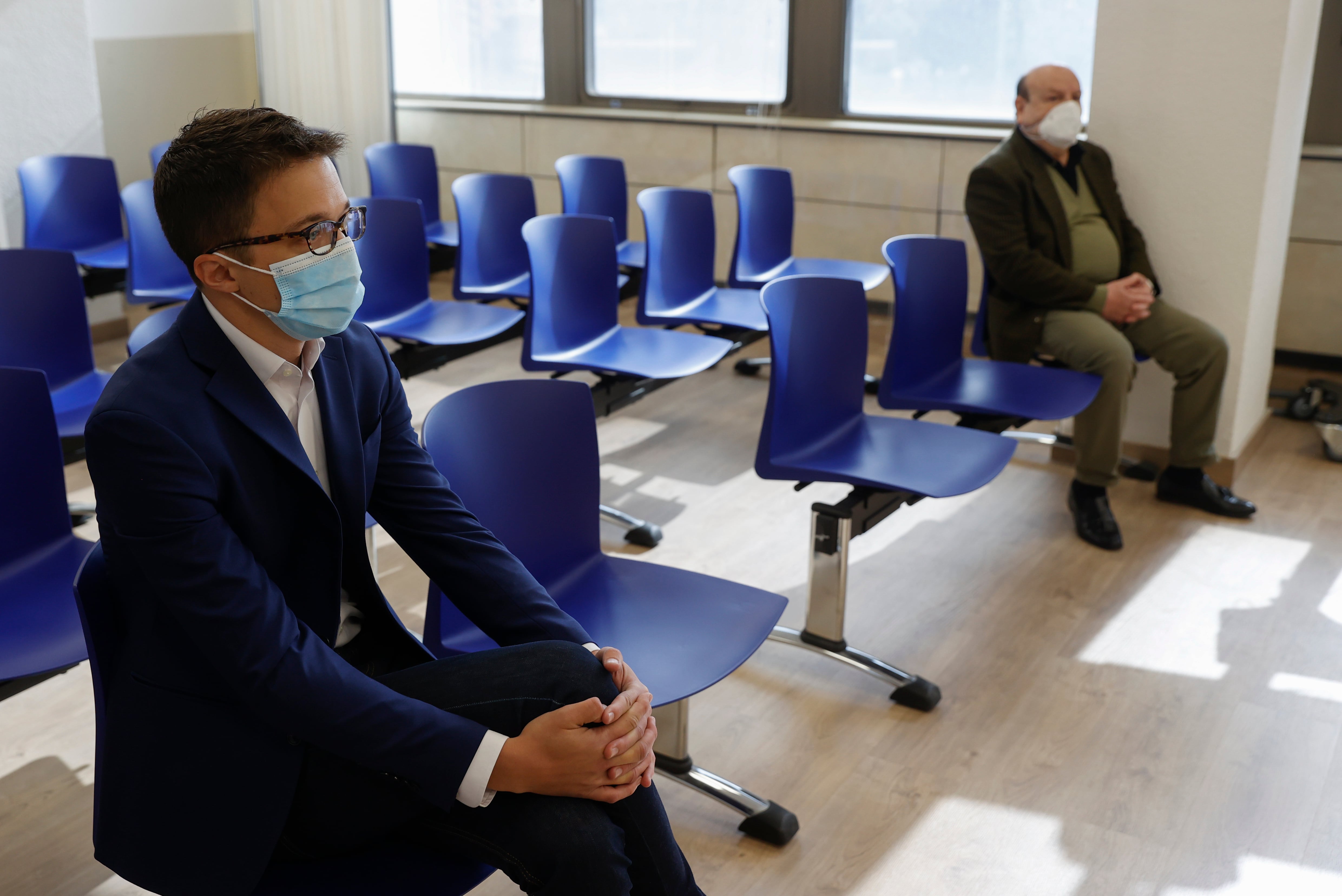 El diputado de Más País Íñigo Errejón, este viernes en el banquillo de un juzgado de Madrid acusado de propinar, presuntamente, en mayo de 2021, una patada a un ciudadano.