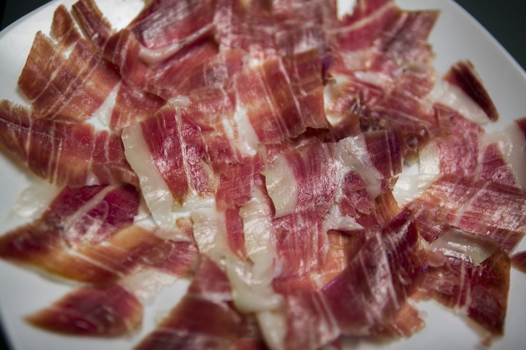 El jamón es carne procesada.