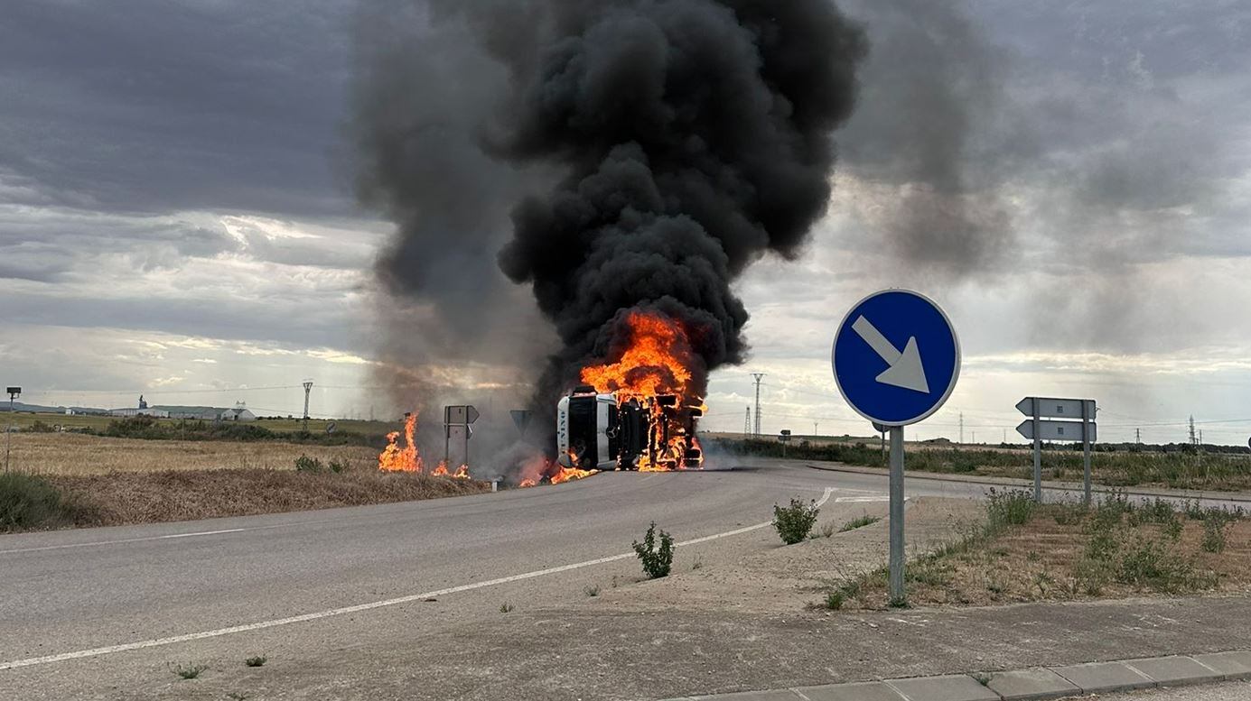 Accidente de un camión cargado de cerdos ocurrido en Poleñino