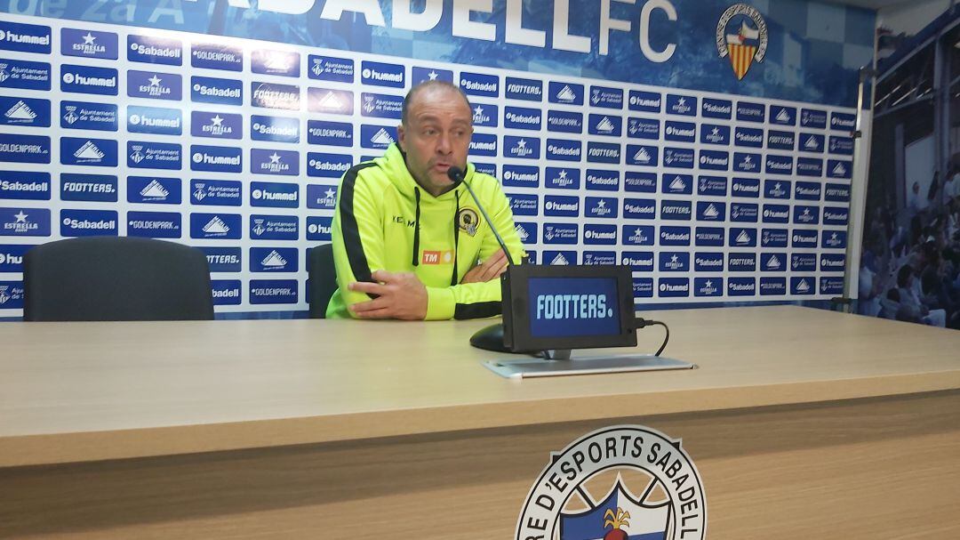 Vicente Mir, en la sala de prensa en Sabadell