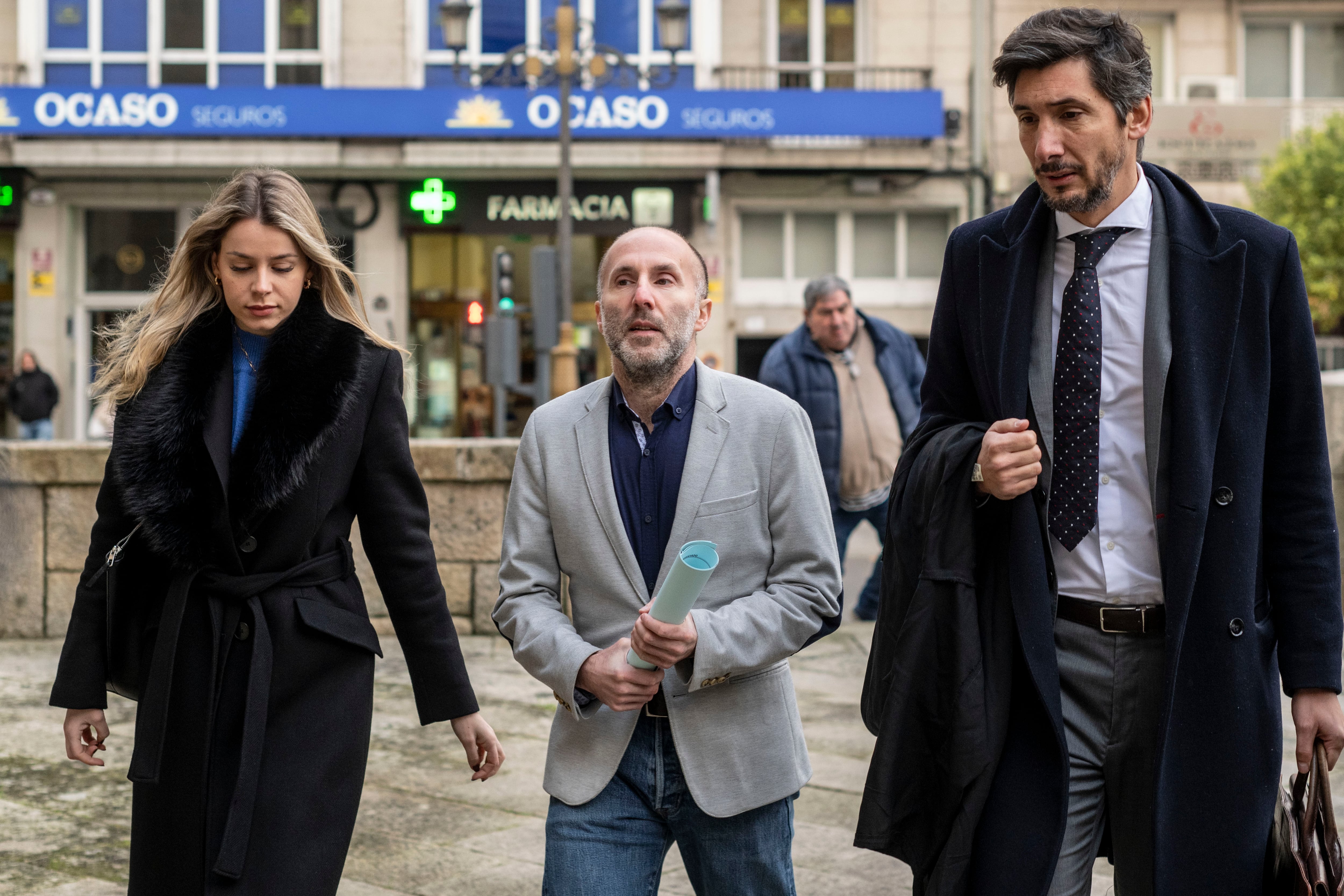 El alcalde de Ourense, Gonzalo Pérez Jácome, a su llegada al juicio contra Óscar Outeiriño, acusado de agredirle en septiembre de 2023, en la Audiencia Provincial de Ourense.