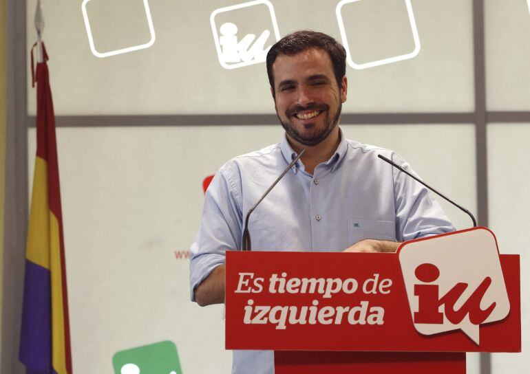 GRA096. MADRID, 26/10/2015.- El candidato de IU a la Presidencia del Gobierno, Alberto Garzón, durante la rueda de prensa que ha ofrecido hoy en la sede del partido con motivo de la convocatoria de las elecciones generales. EFE/J.J.Guillén