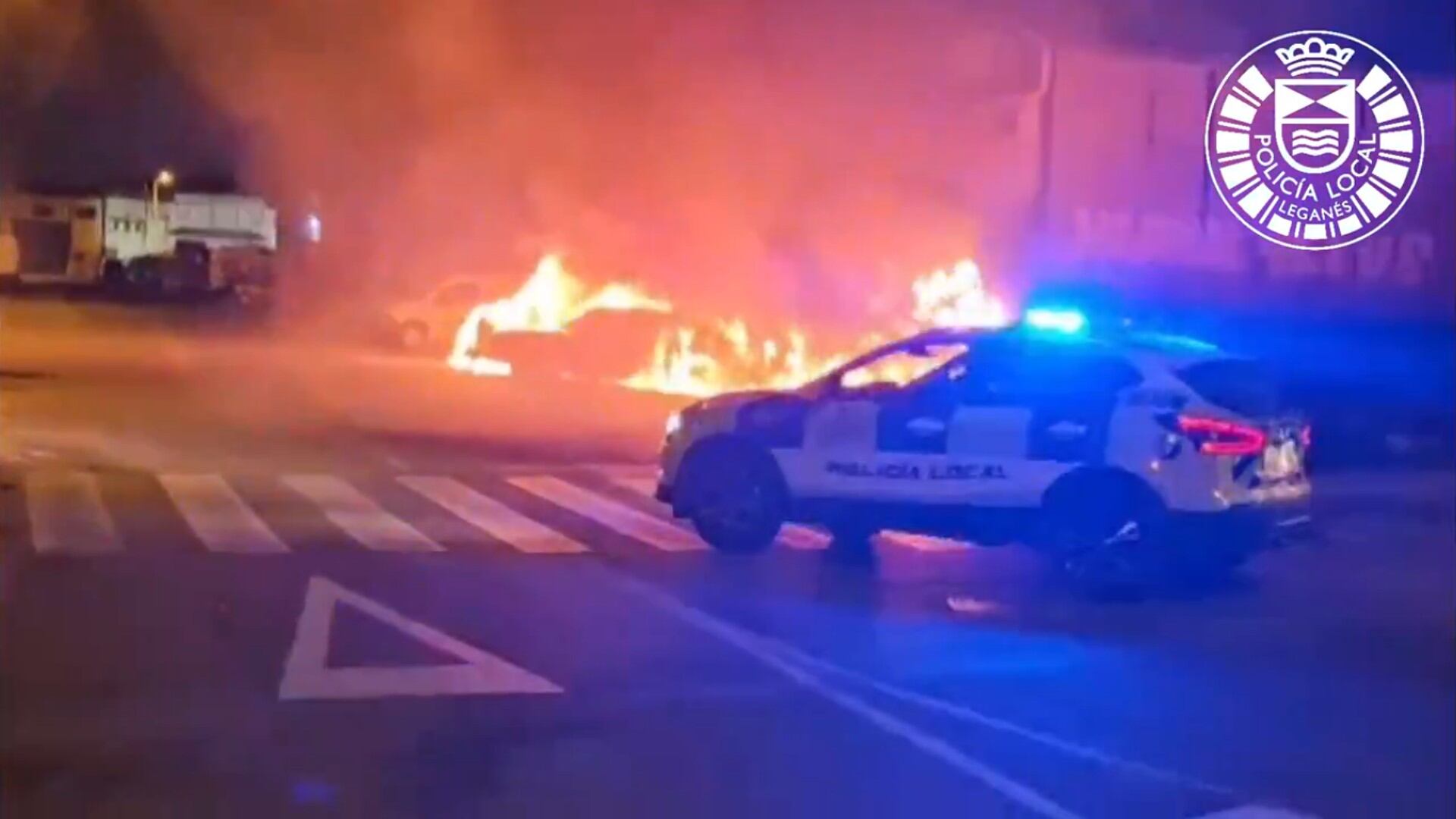 Los coches ardiendo en el polígono Prado Overa