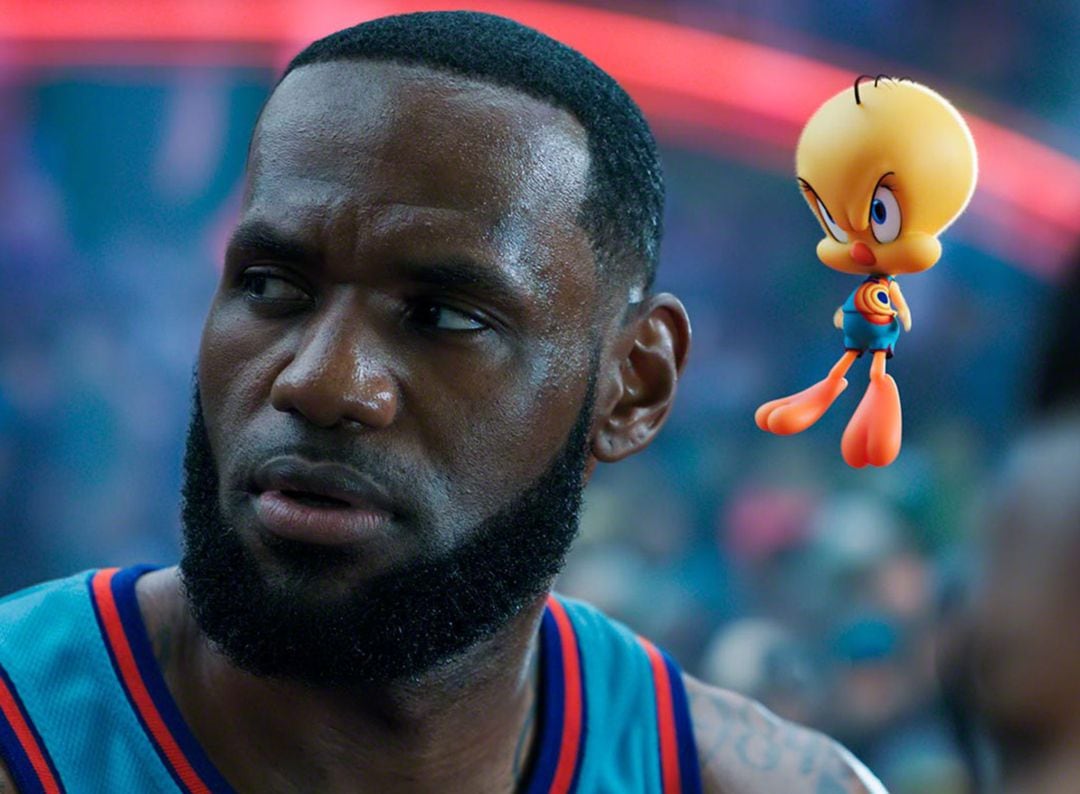 Frame de &#039;Space Jam: A new legacy&#039; con LeBron James y Piolín